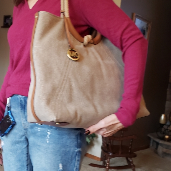 Michael Michael Kors Isla Ring shoulder Tote - Picture 9 of 10